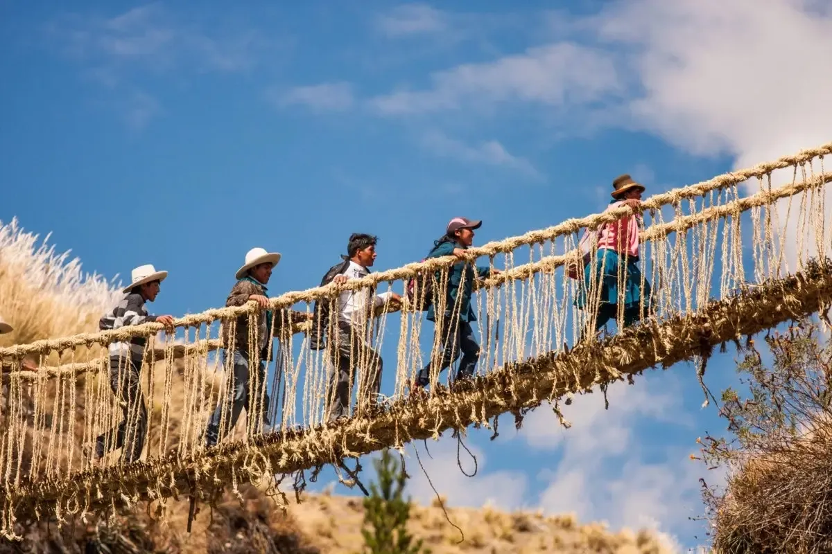 Puente Inca Q'eswachaka y aguas turquesas
